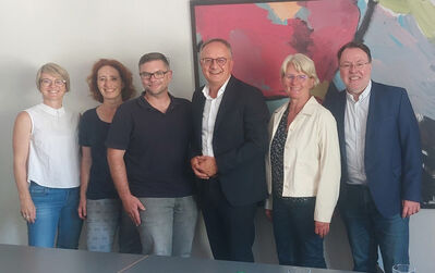 Foto (v. l): Julia Letsche, Birgit Seitz, Richard Groß, Andreas Stoch, Dr. Martina Bregler, Hans-Peter Kopp